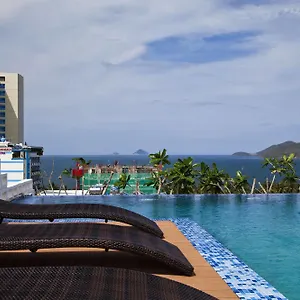 Отель Holiday Hotel